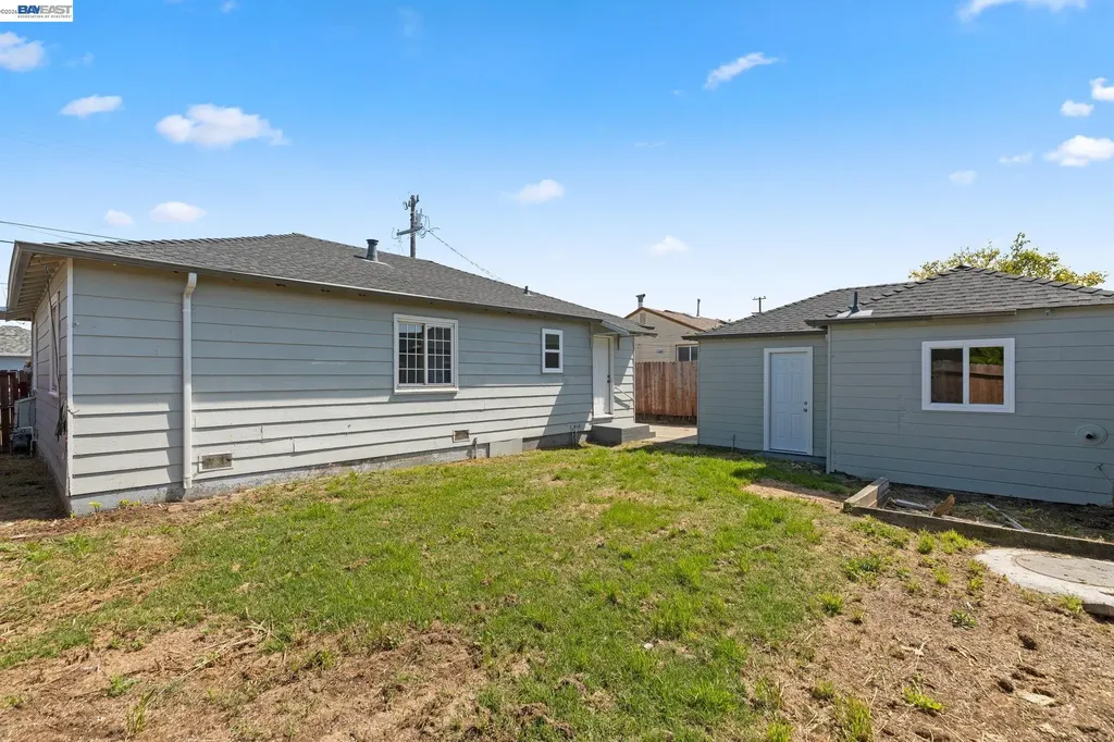 246 Tunis Road Oakland CA 94603