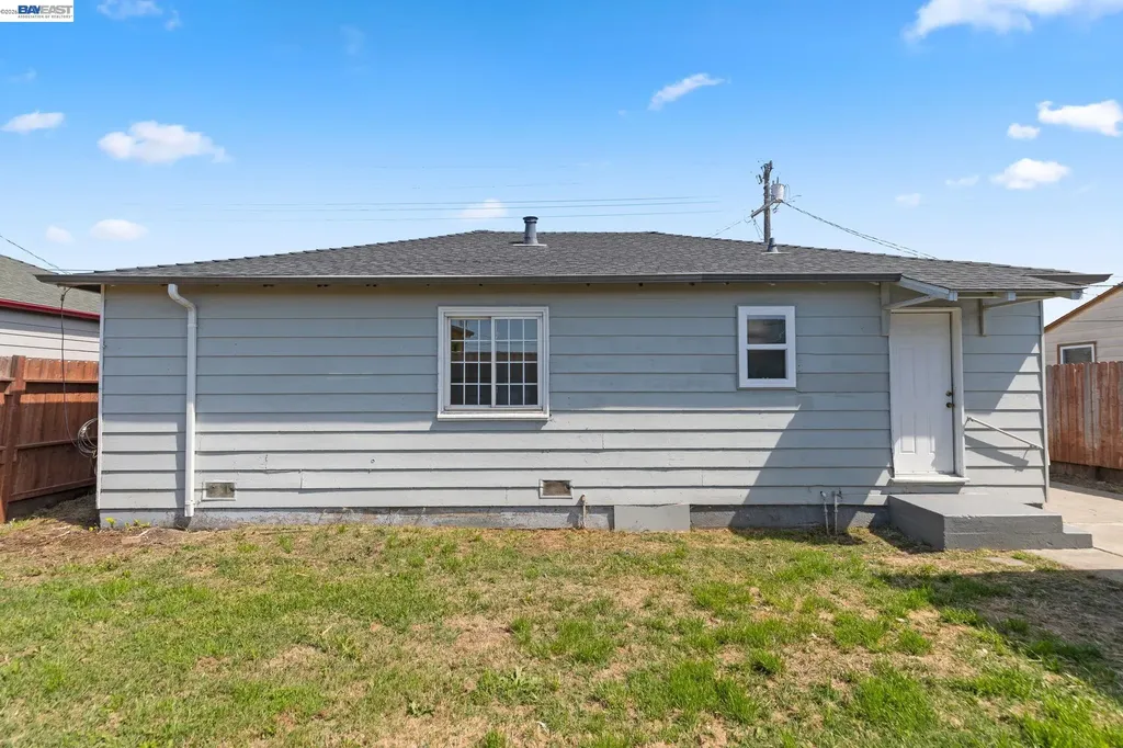 246 Tunis Road Oakland CA 94603