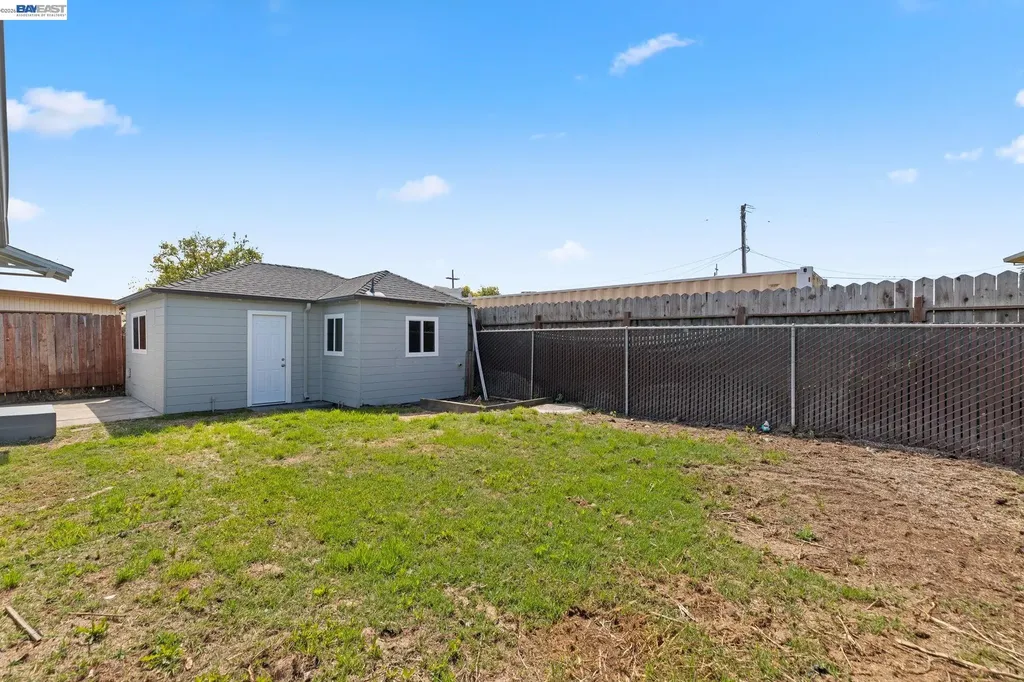246 Tunis Road Oakland CA 94603