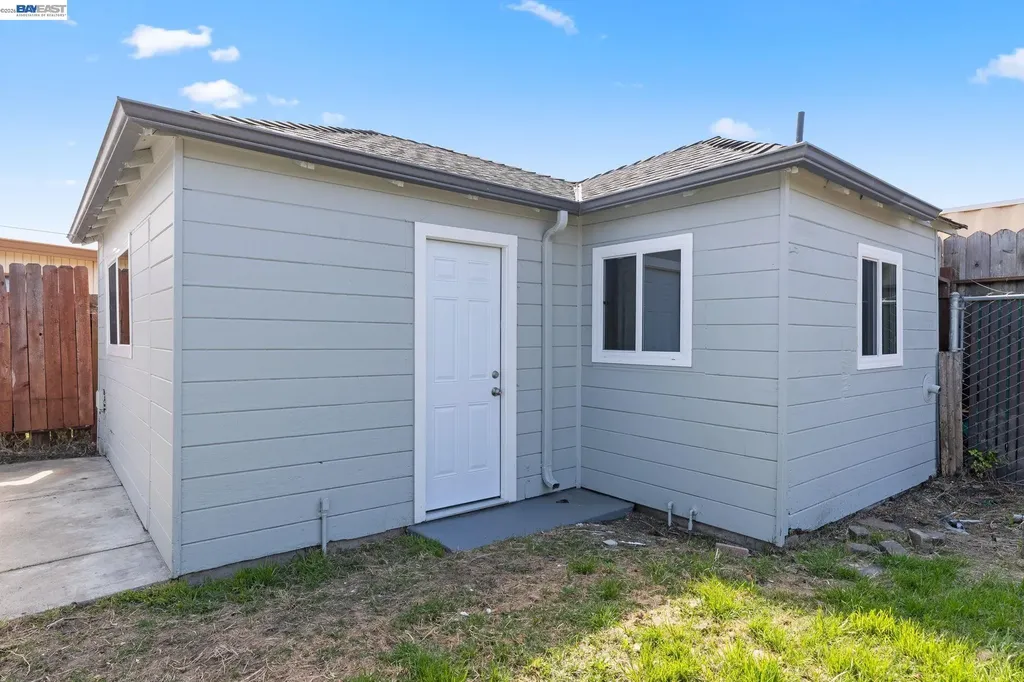 246 Tunis Road Oakland CA 94603