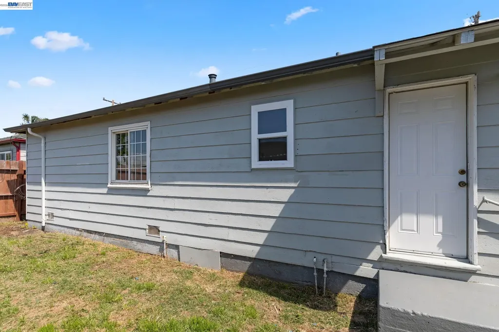 246 Tunis Road Oakland CA 94603