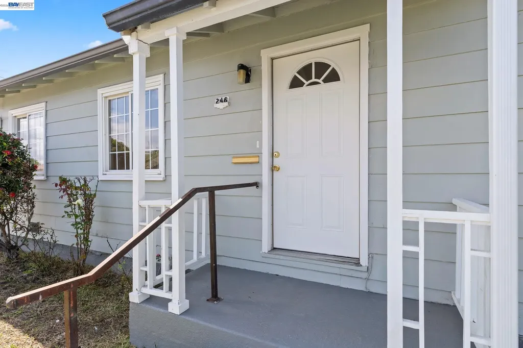246 Tunis Road Oakland CA 94603