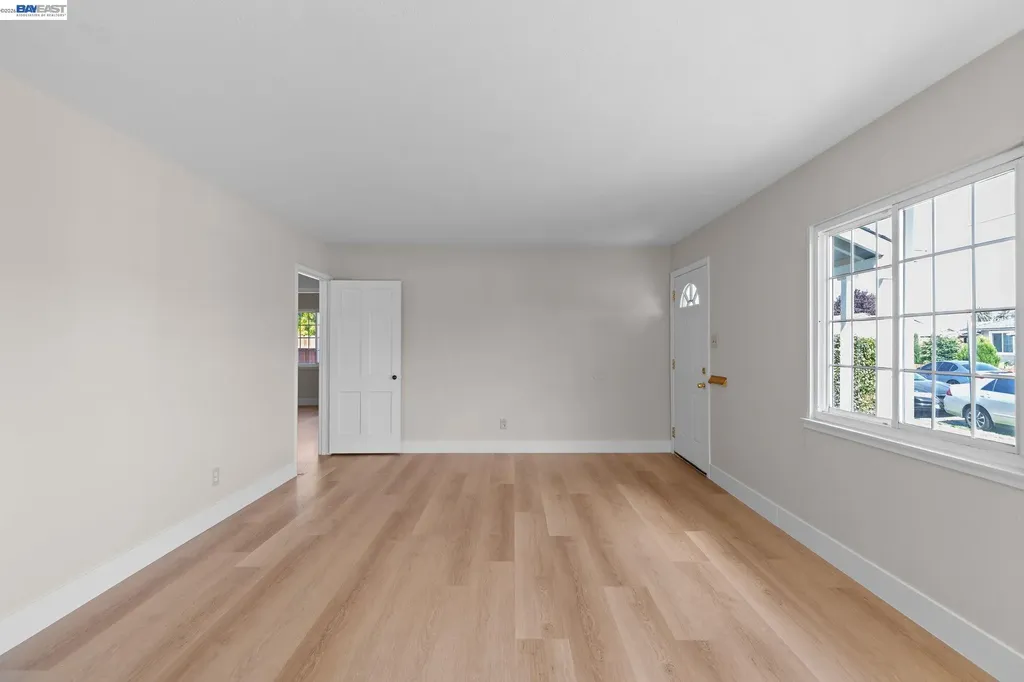 246 Tunis Road Oakland CA 94603