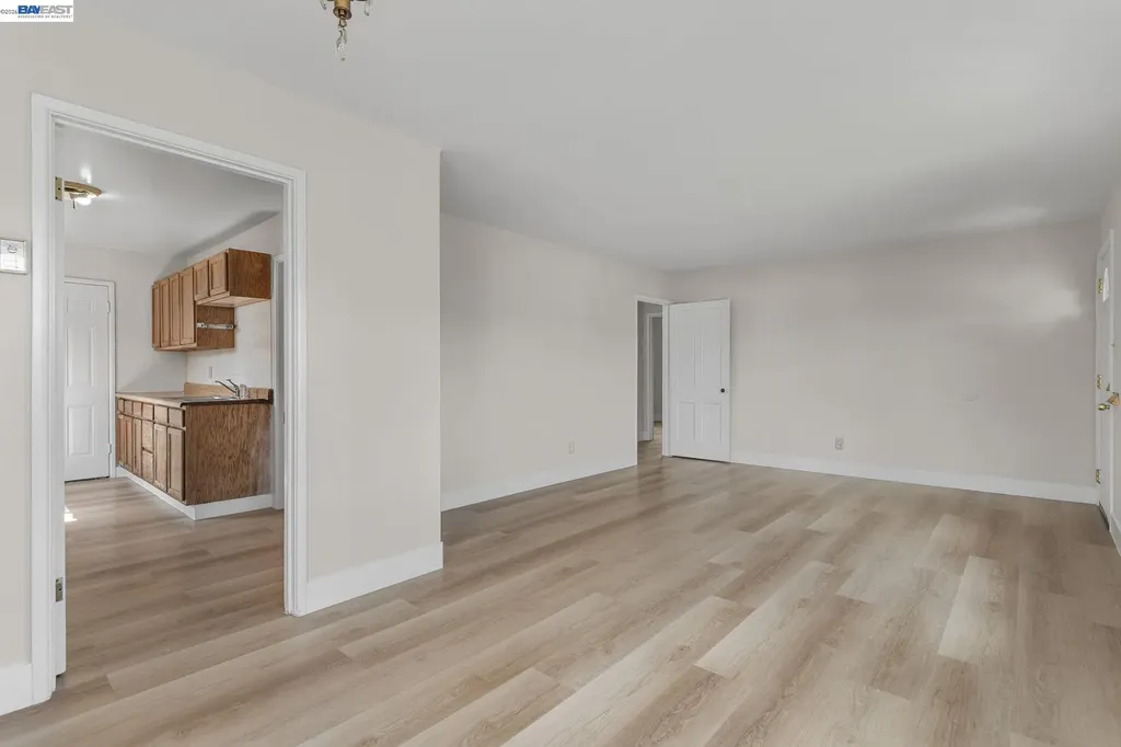 246 Tunis Road Oakland CA 94603