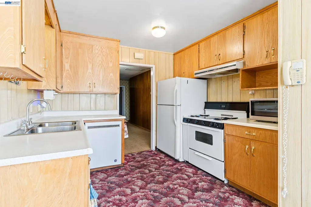 324 Berry Avenue Hayward CA 94544