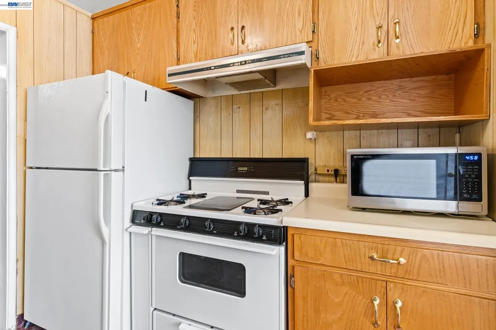 324 Berry Avenue Hayward CA 94544