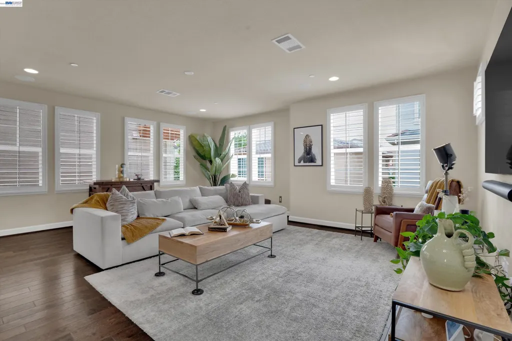 484 Selby Lane Livermore CA 94551