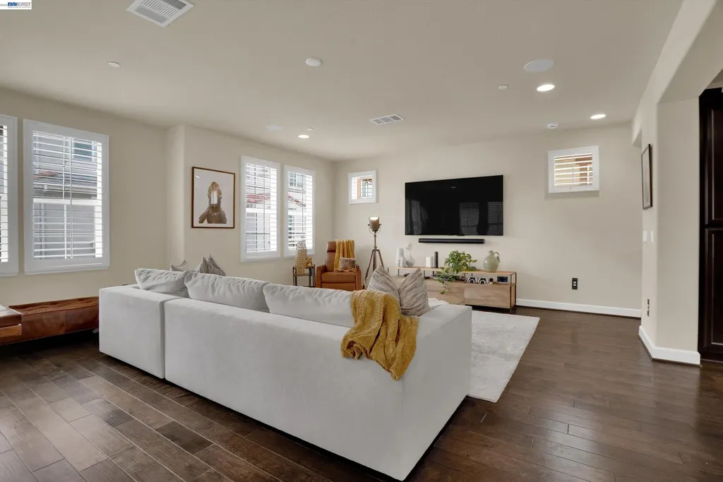 484 Selby Lane Livermore CA 94551