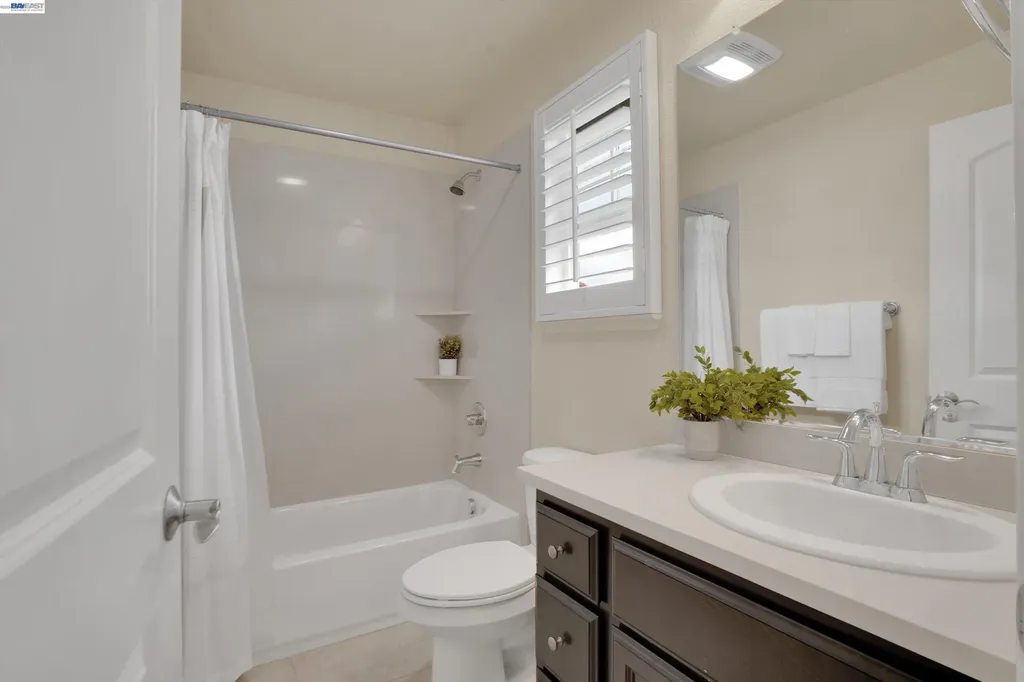 484 Selby Lane Livermore CA 94551