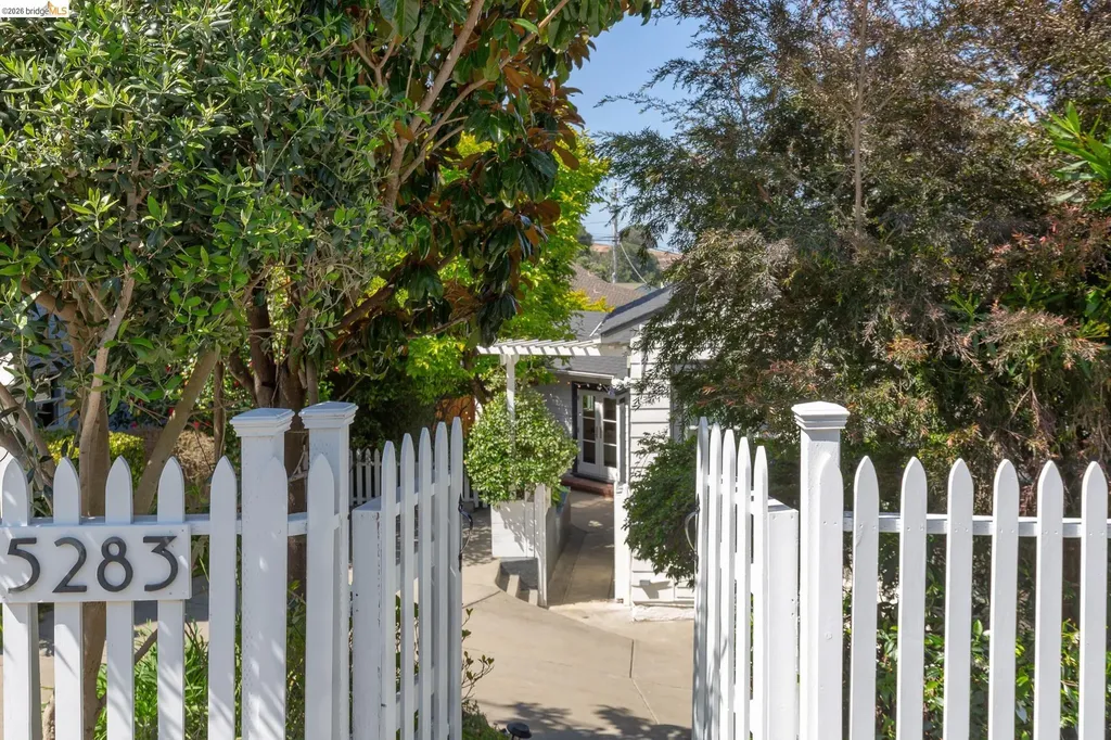 Oakland CA, 5283 Harbord Drive