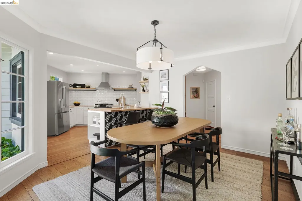 5283 Harbord Drive Oakland CA 94618