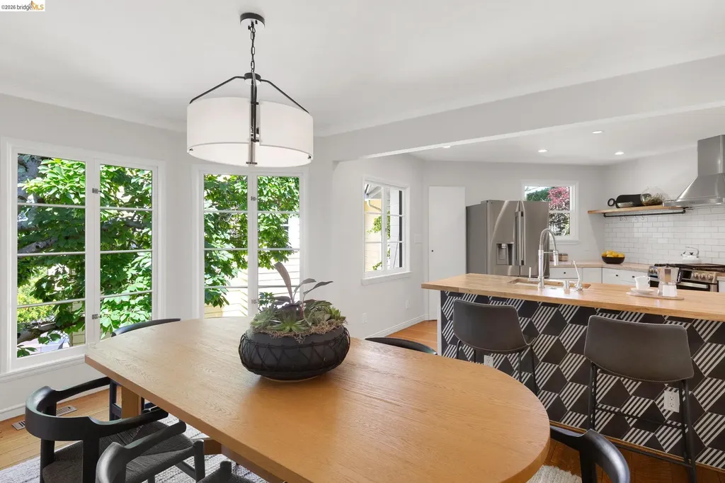 5283 Harbord Drive Oakland CA 94618