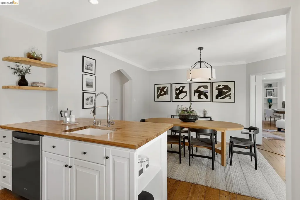 5283 Harbord Drive Oakland CA 94618