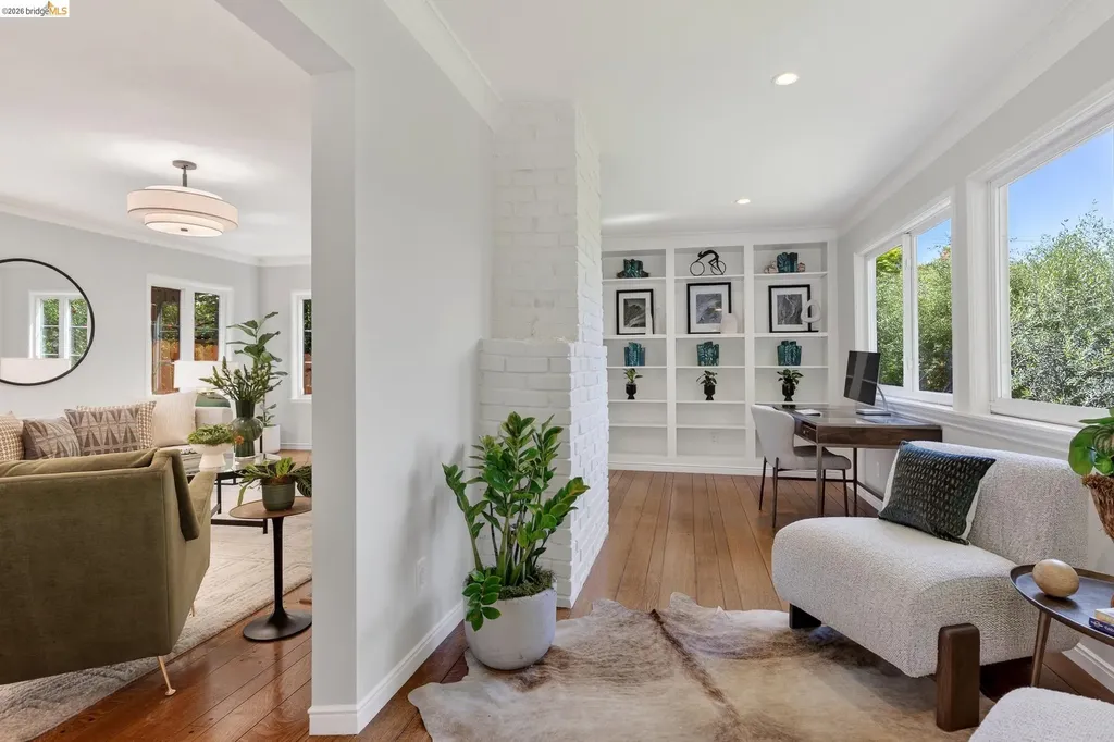 5283 Harbord Drive Oakland CA 94618