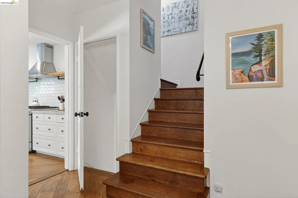 5283 Harbord Drive Oakland CA 94618