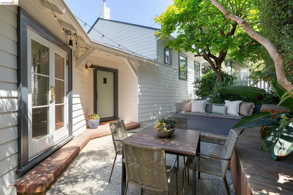 5283 Harbord Drive Oakland CA 94618