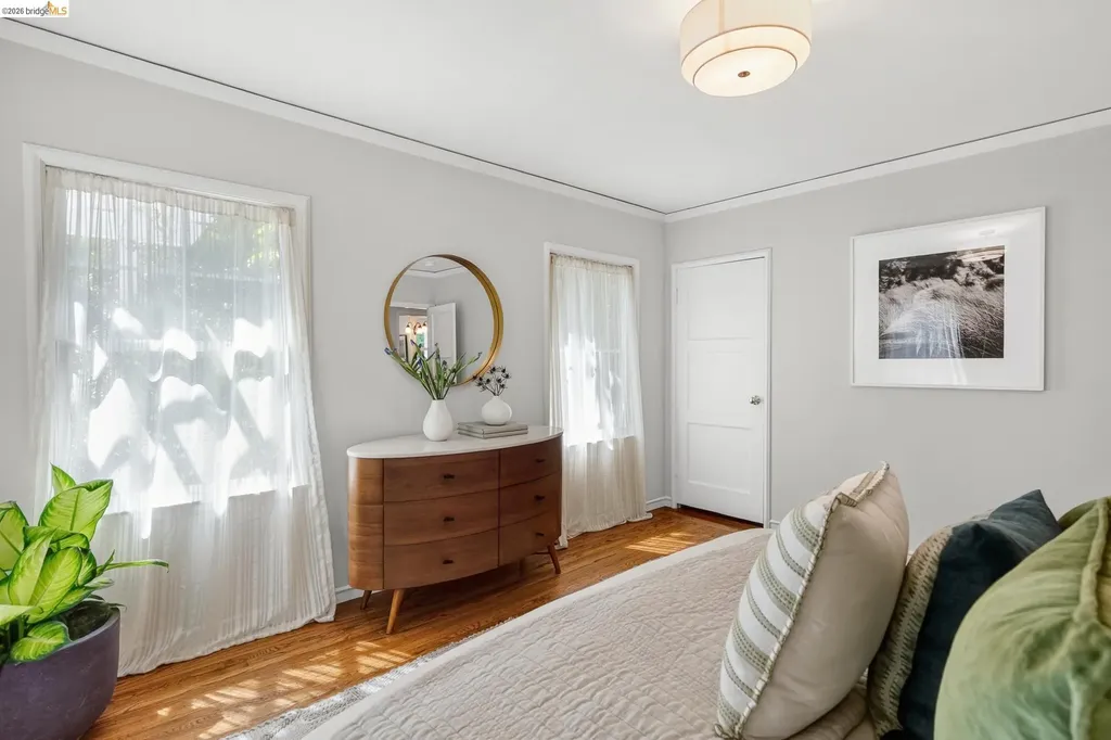 5283 Harbord Drive Oakland CA 94618