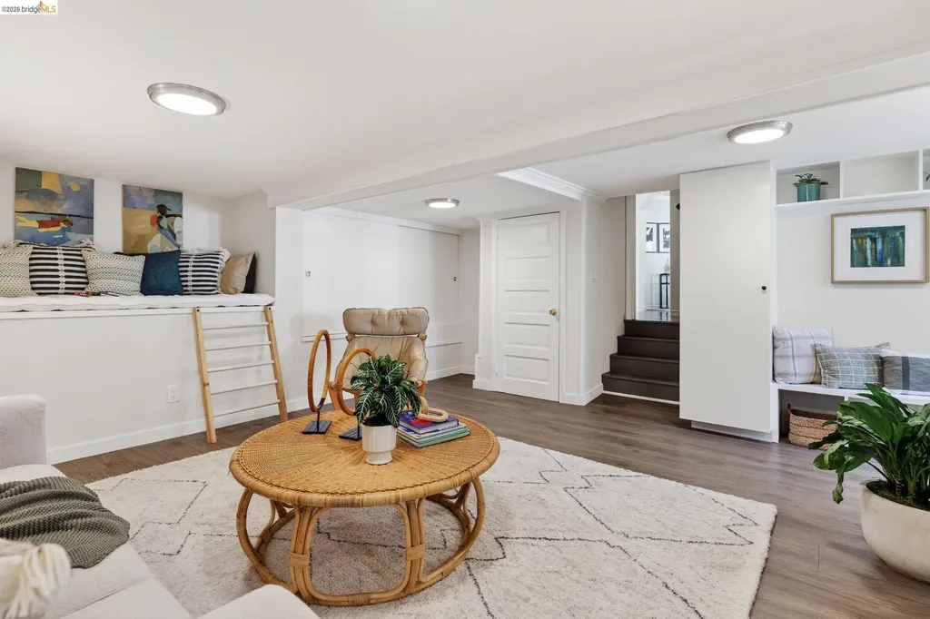 5283 Harbord Drive Oakland CA 94618