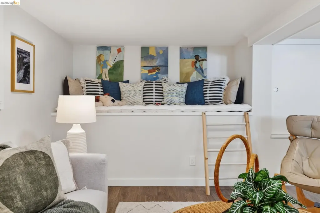 5283 Harbord Drive Oakland CA 94618