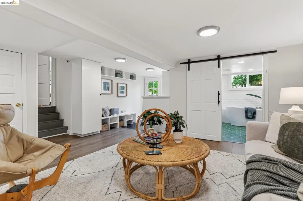 5283 Harbord Drive Oakland CA 94618