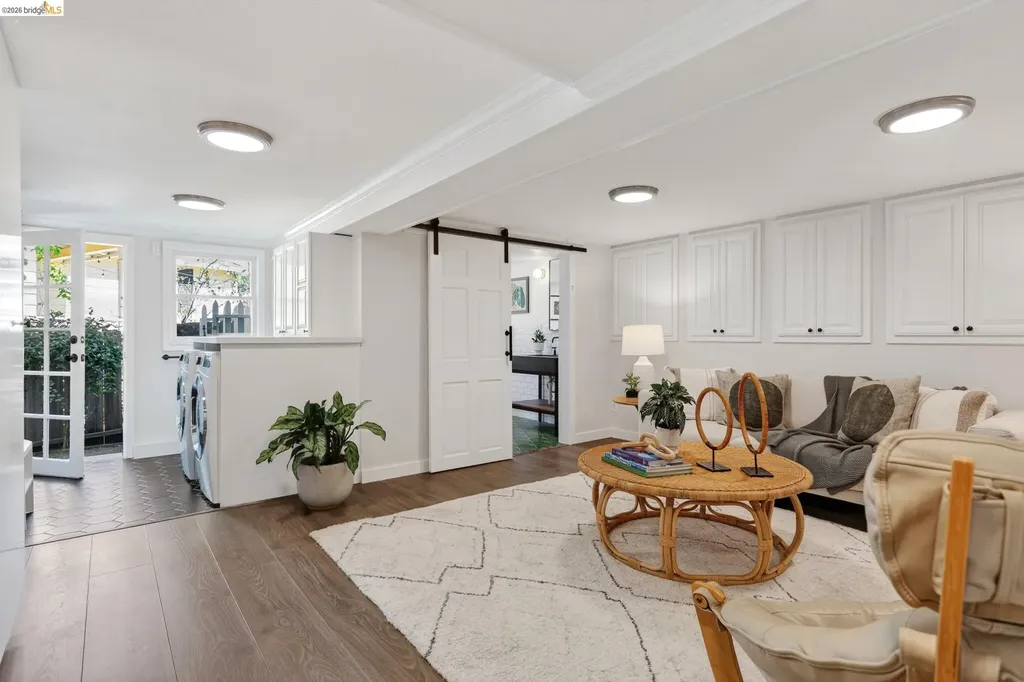 5283 Harbord Drive Oakland CA 94618