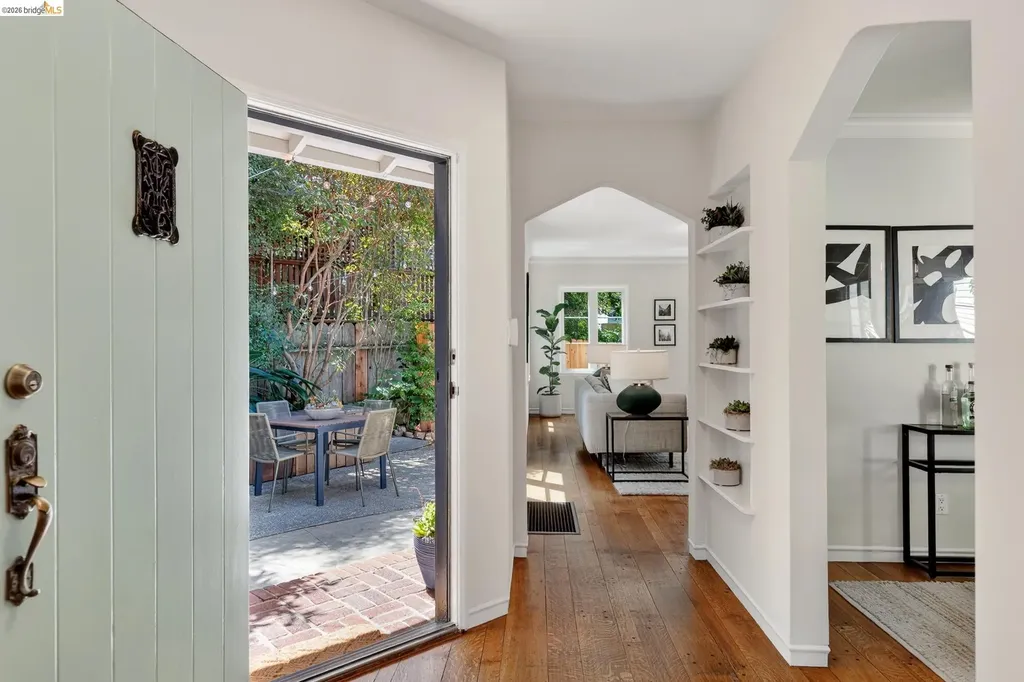 5283 Harbord Drive Oakland CA 94618