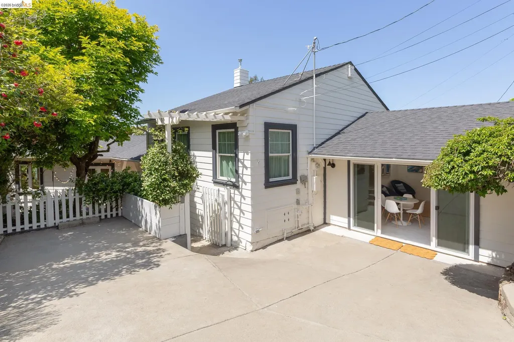 5283 Harbord Drive Oakland CA 94618