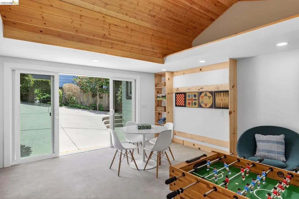 5283 Harbord Drive Oakland CA 94618