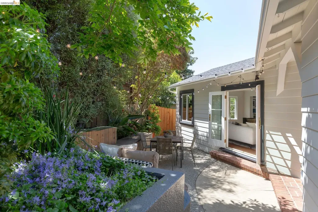 5283 Harbord Drive Oakland CA 94618
