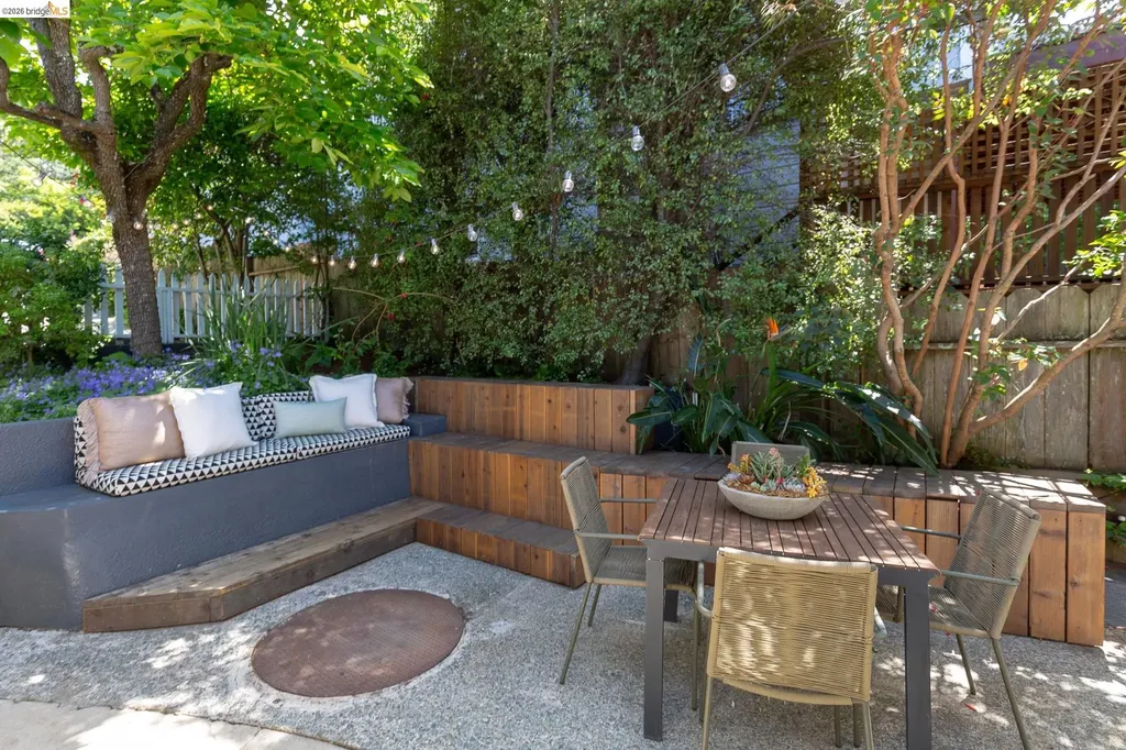 5283 Harbord Drive Oakland CA 94618