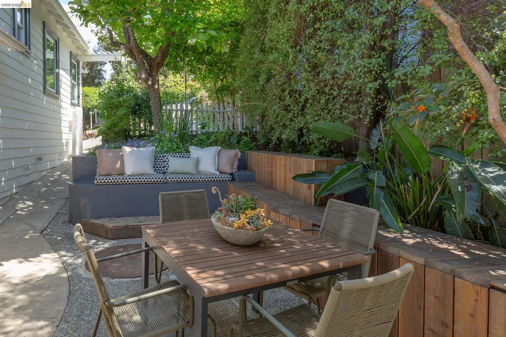 5283 Harbord Drive Oakland CA 94618