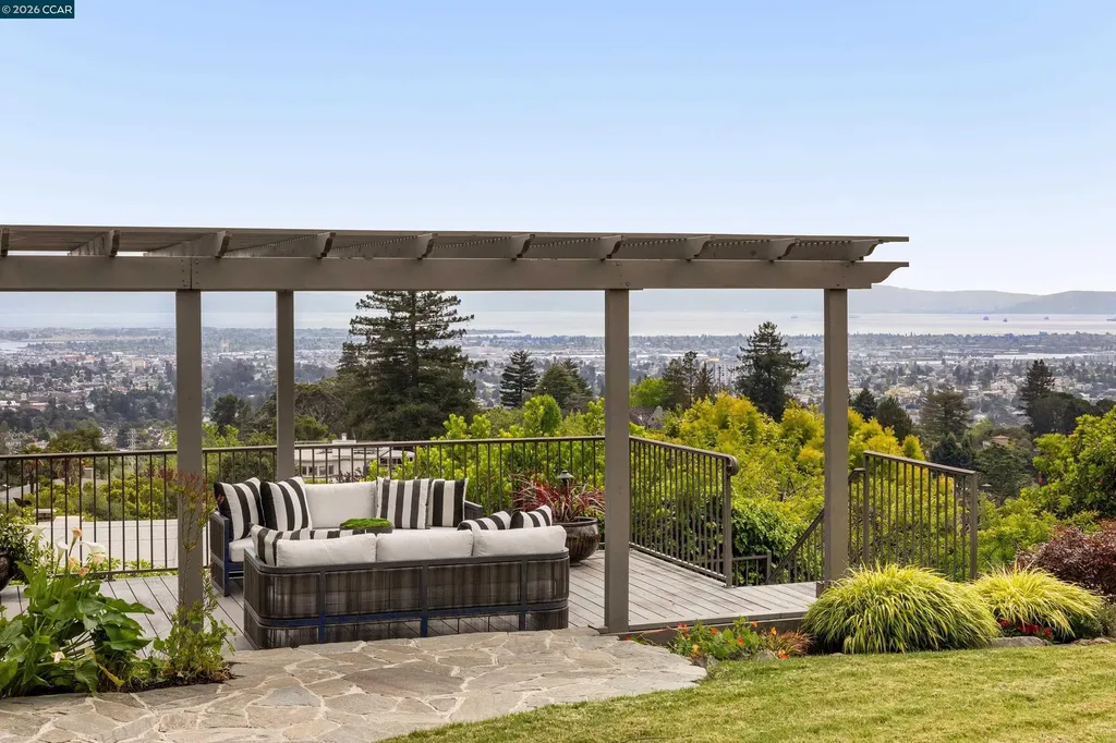 6841 Estates Drive Oakland CA 94611