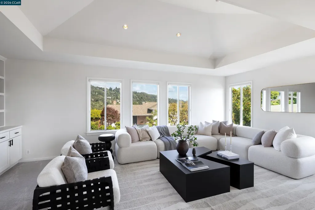 6841 Estates Drive Oakland CA 94611