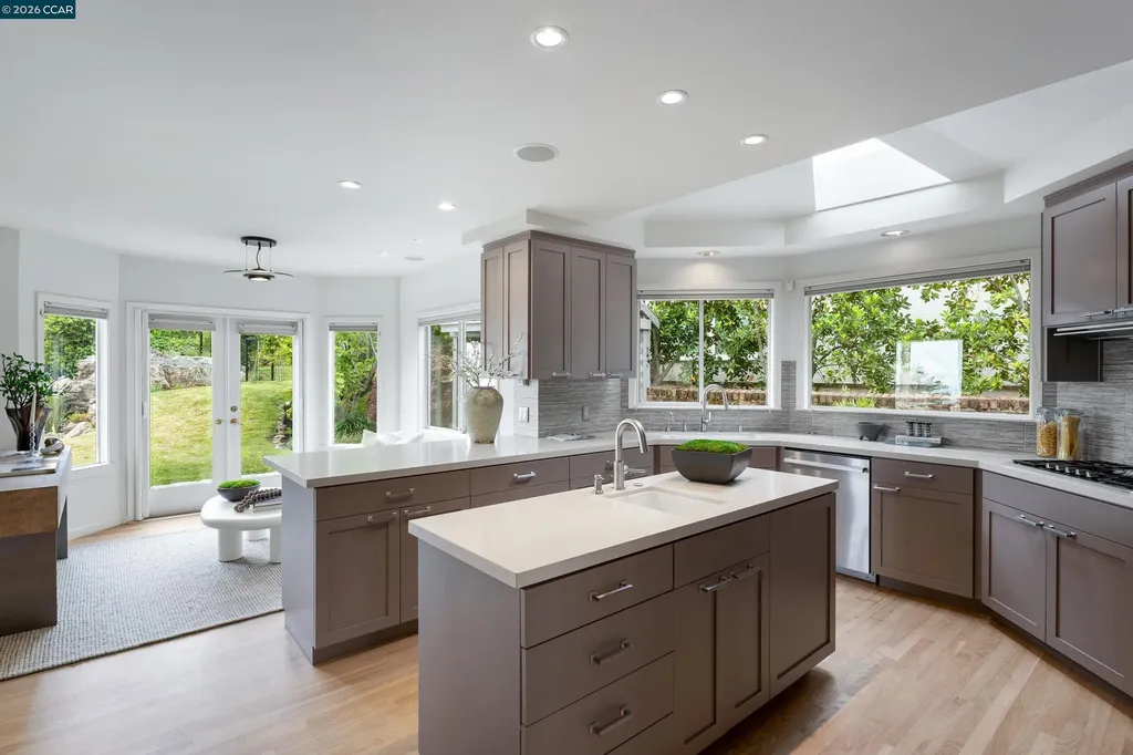 6841 Estates Drive Oakland CA 94611