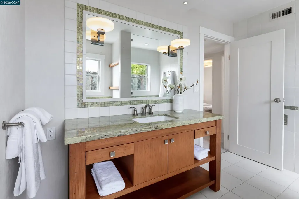 6841 Estates Drive Oakland CA 94611