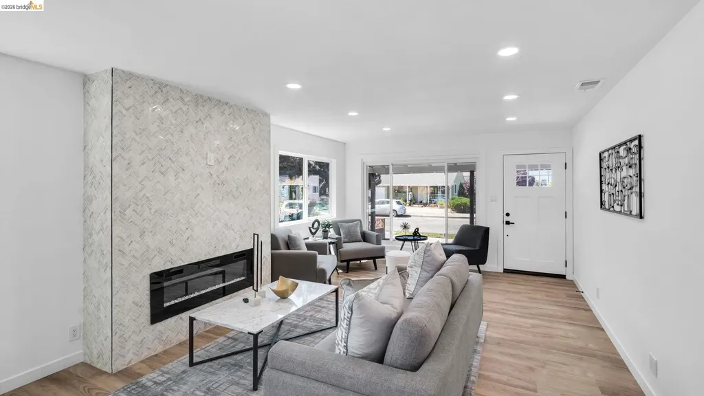 3672 Del Monte Way San Leandro CA 94578