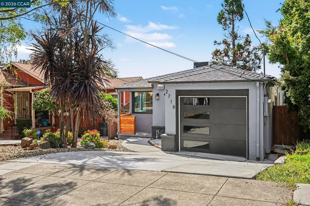 2718 Oliver Avenue Oakland CA 94605