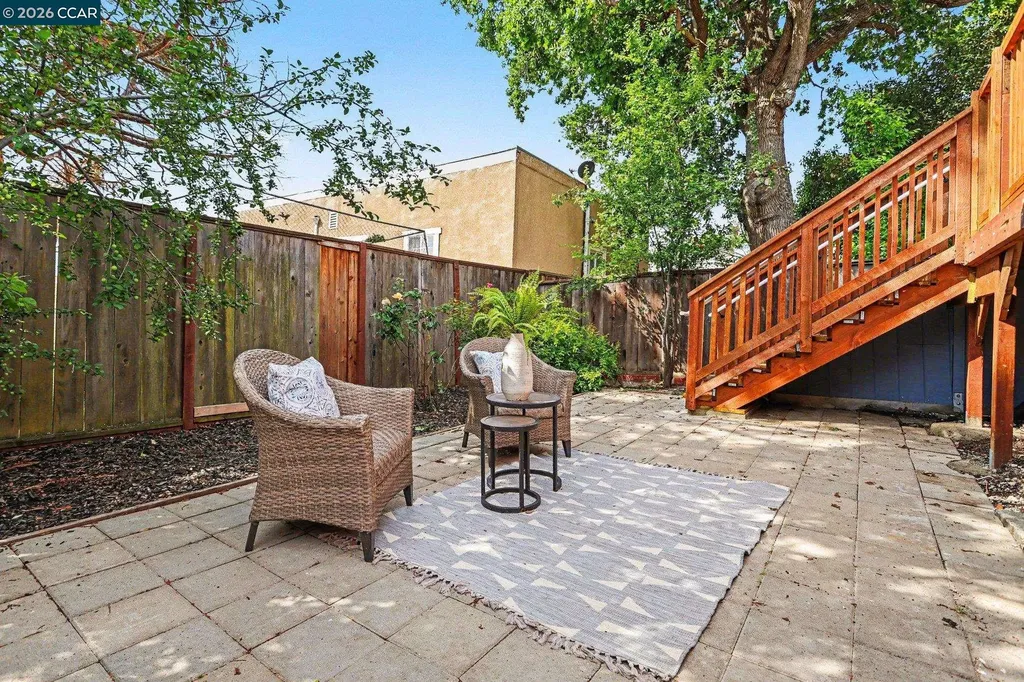 2718 Oliver Avenue Oakland CA 94605