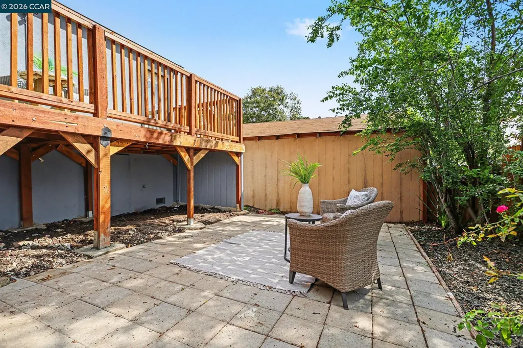 2718 Oliver Avenue Oakland CA 94605