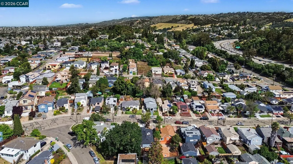 2718 Oliver Avenue Oakland CA 94605