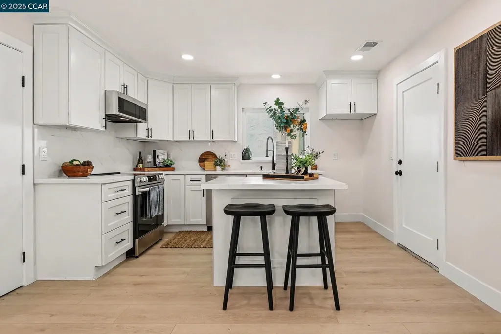 2718 Oliver Avenue Oakland CA 94605