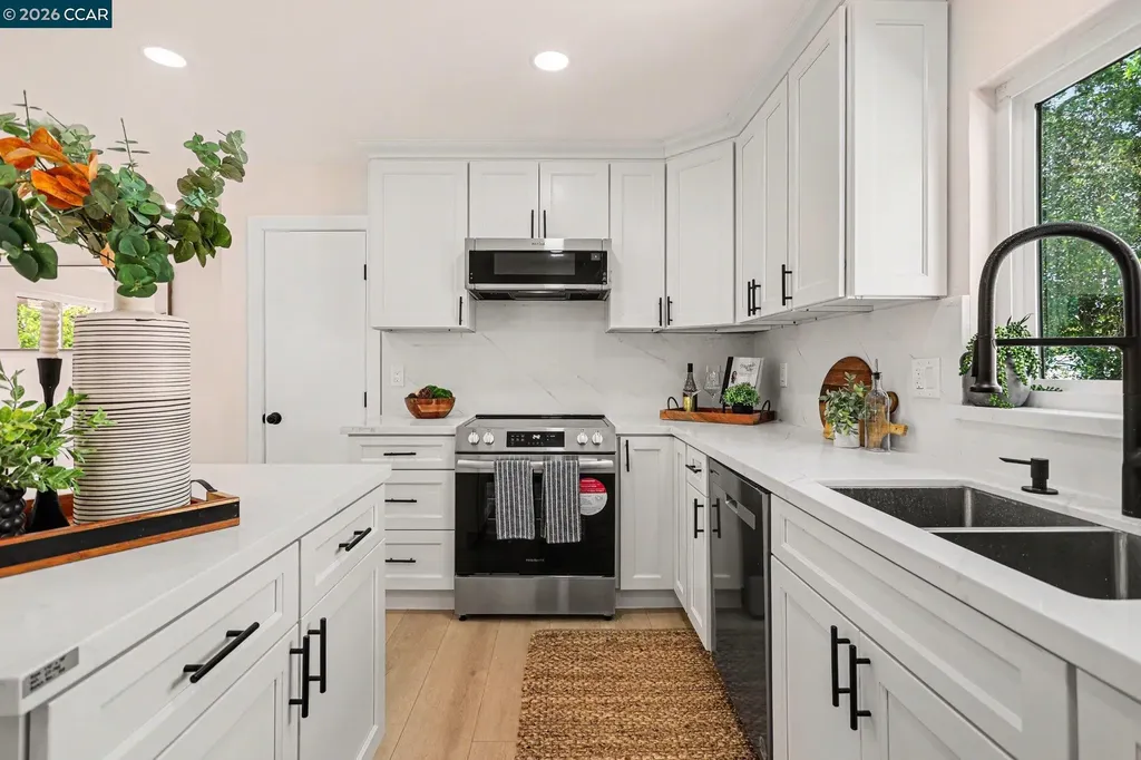 2718 Oliver Avenue Oakland CA 94605