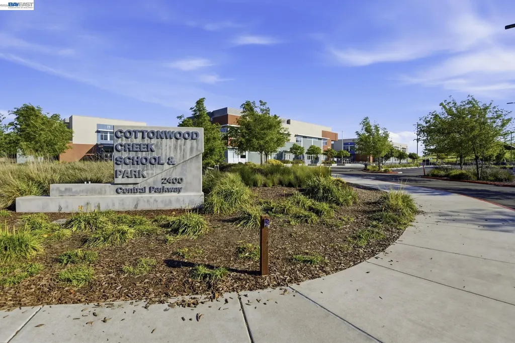2332 Carbondale Way Dublin CA 94568