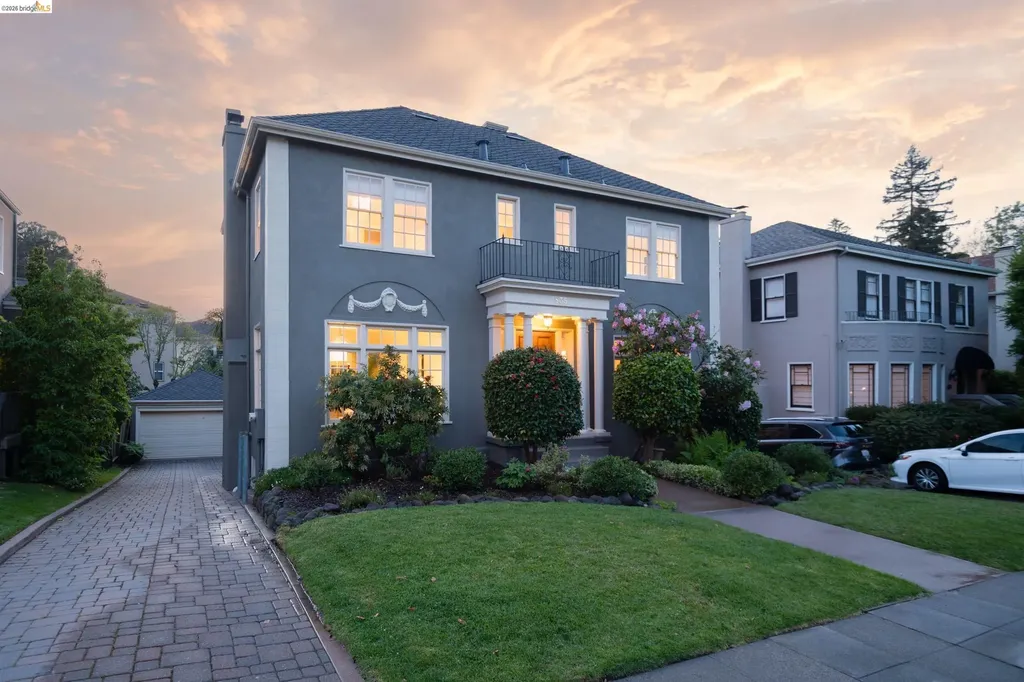 835 Grosvenor Place Oakland CA 94610