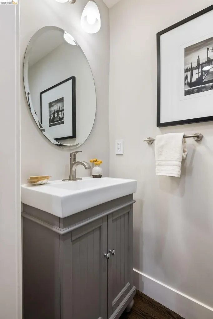 835 Grosvenor Place Oakland CA 94610