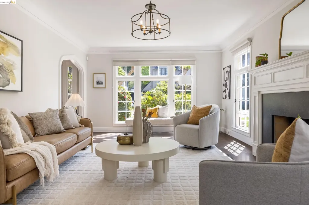 835 Grosvenor Place Oakland CA 94610