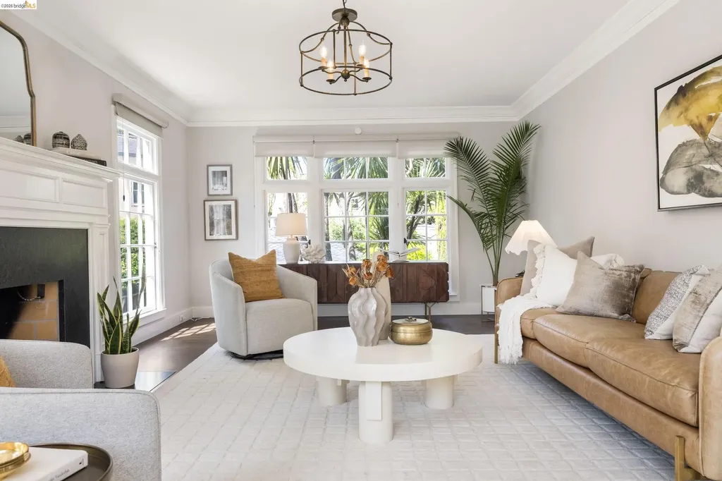 835 Grosvenor Place Oakland CA 94610
