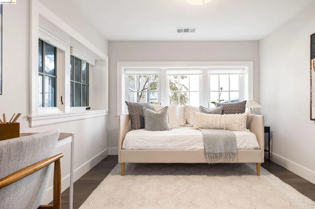 835 Grosvenor Place Oakland CA 94610