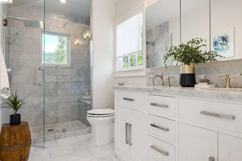 835 Grosvenor Place Oakland CA 94610