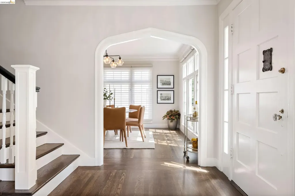 835 Grosvenor Place Oakland CA 94610
